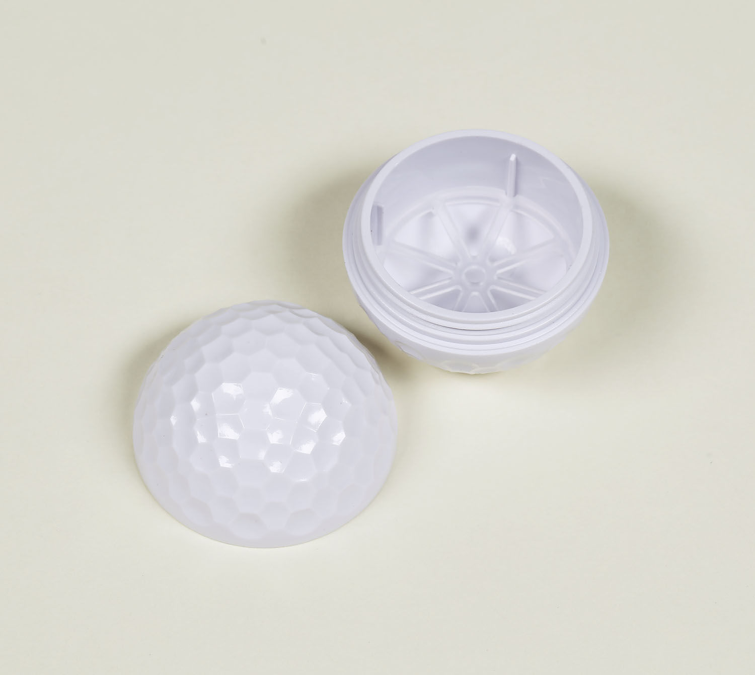 WHITE GOLF BALL GIFT BOX